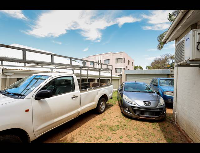 350M² BUILDING FOR SALE IN ESSENWOOD